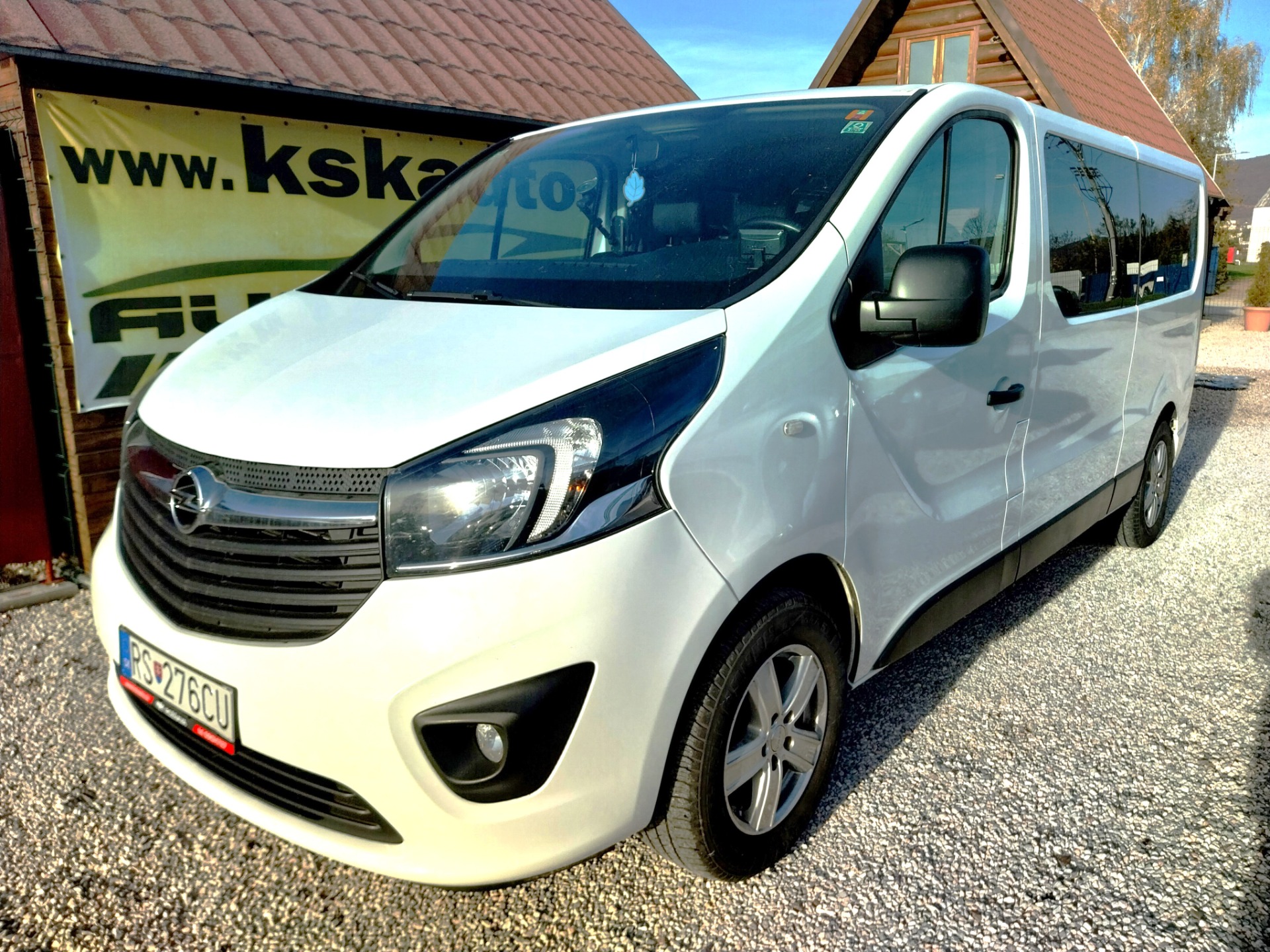 Opel Vivaro Tourer 1.6 CDTI BiTurbo S&S L2H1 CENA: 15 899€ bez DPH: 12 926€