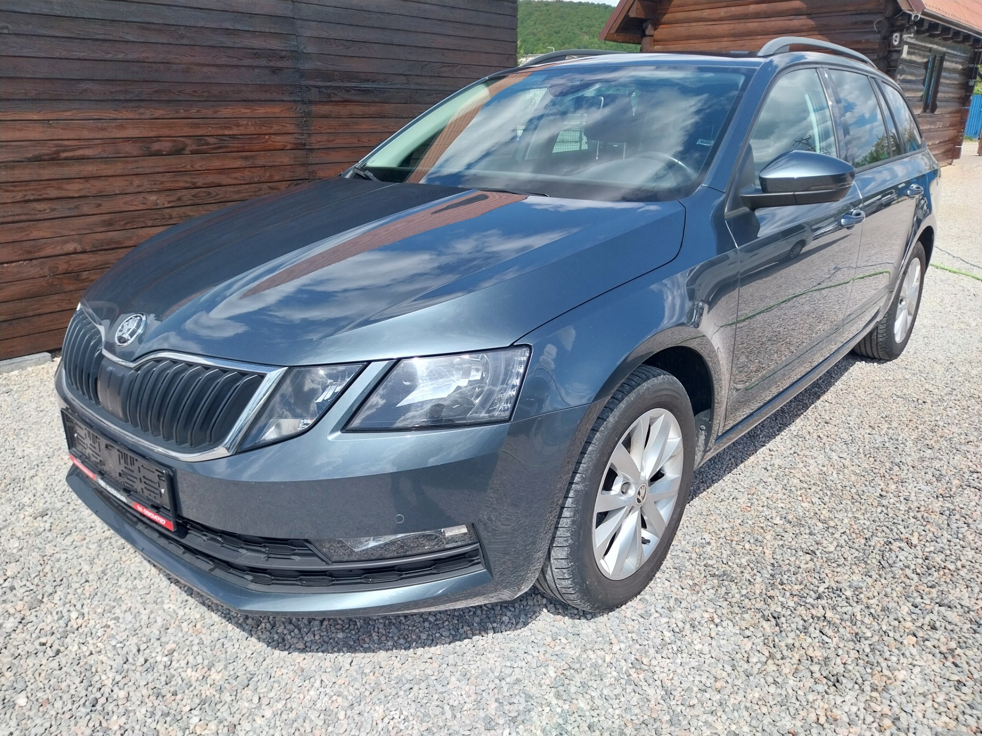 Škoda Octavia Combi 1.6 TDI 115k Ambition DSG CENA: 11 699€ bez DPH 9511€ +500€EVČ